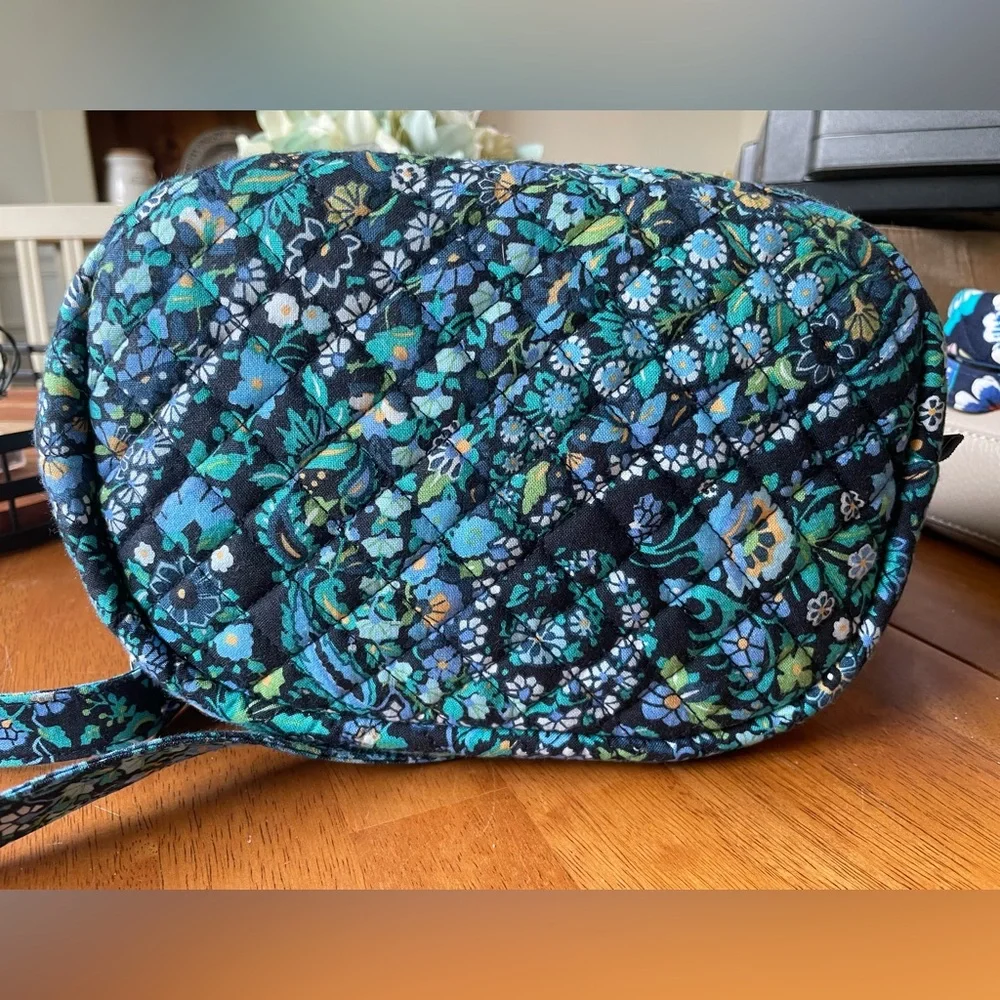 Vera Bradley Dreamer Paisley bucket bag - Picture 4 of 6